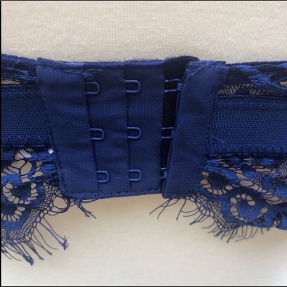 Blue lace bra - Picture 3 of 9